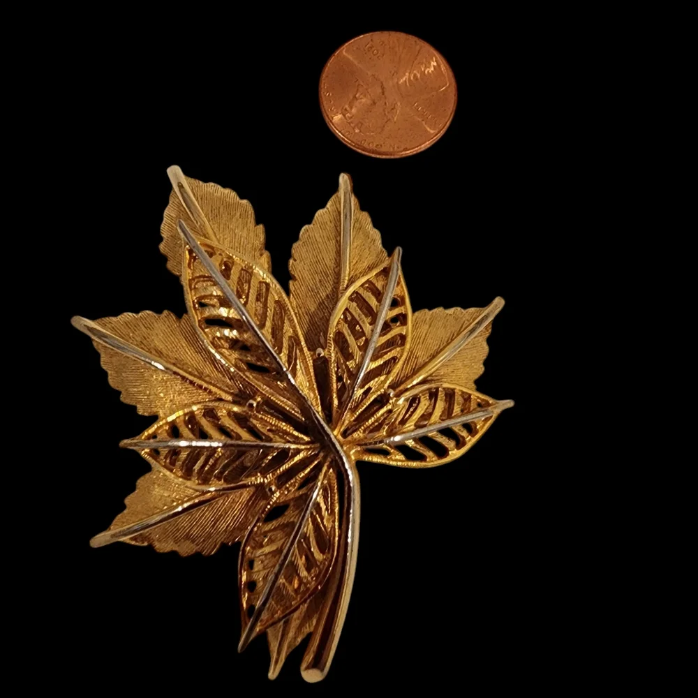 1950s vintage brooch pin leaf brooch gold tone unsigned 1950s fifties 50s